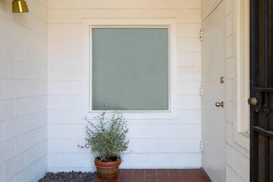 5908 Barton Ave, Los Angeles, CA à vendre - Photo du bâtiment - Image 3 de 36