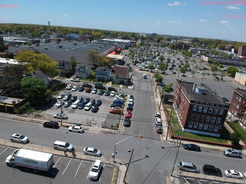 5 Liberty Ct, Hempstead, NY for sale - Building Photo - Image 2 of 6