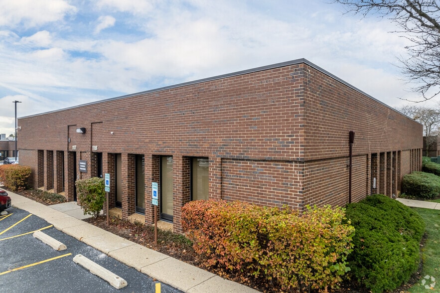 825 N Cass Ave, Westmont, IL à louer - Photo du bâtiment - Image 3 de 13