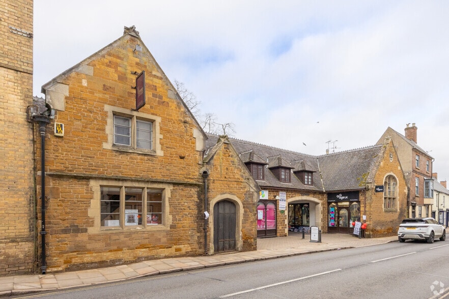 82-84 Watling St E, Towcester for lease - Building Photo - Image 3 of 6