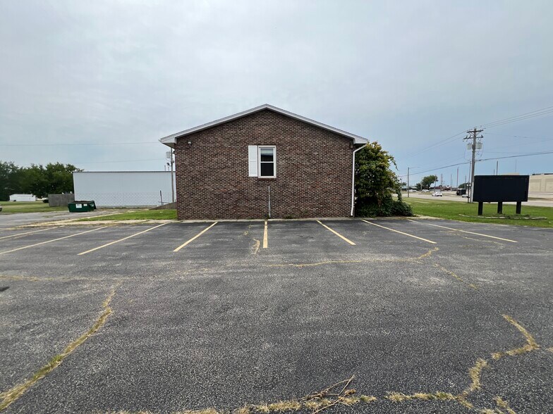 3130 N Woodford St, Decatur, IL à louer - Photo du bâtiment - Image 2 de 18