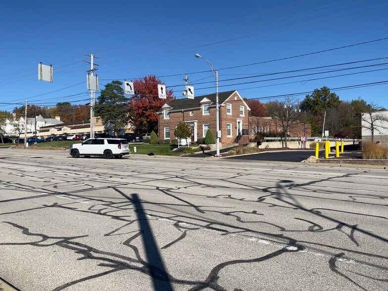 47 N Cleveland Massillon Rd, Akron, OH à louer - Photo du bâtiment - Image 1 de 8