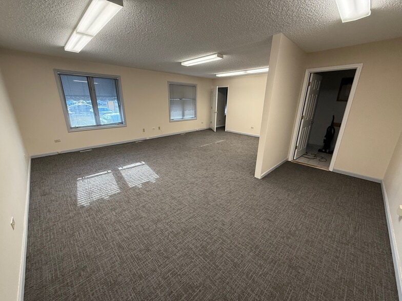 16147 S Lincoln Hwy, Plainfield, IL for lease - Building Photo - Image 3 of 9