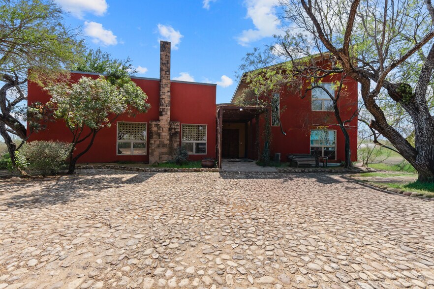 961 El Pico Rd, Laredo, TX à vendre - Photo du bâtiment - Image 3 de 22