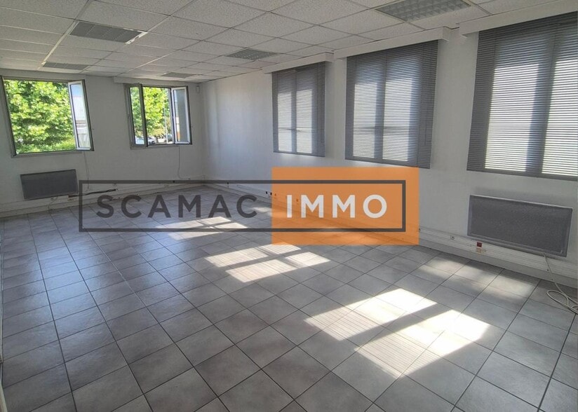Industrial in Mitry-Mory for lease - Interior Photo - Image 2 of 3