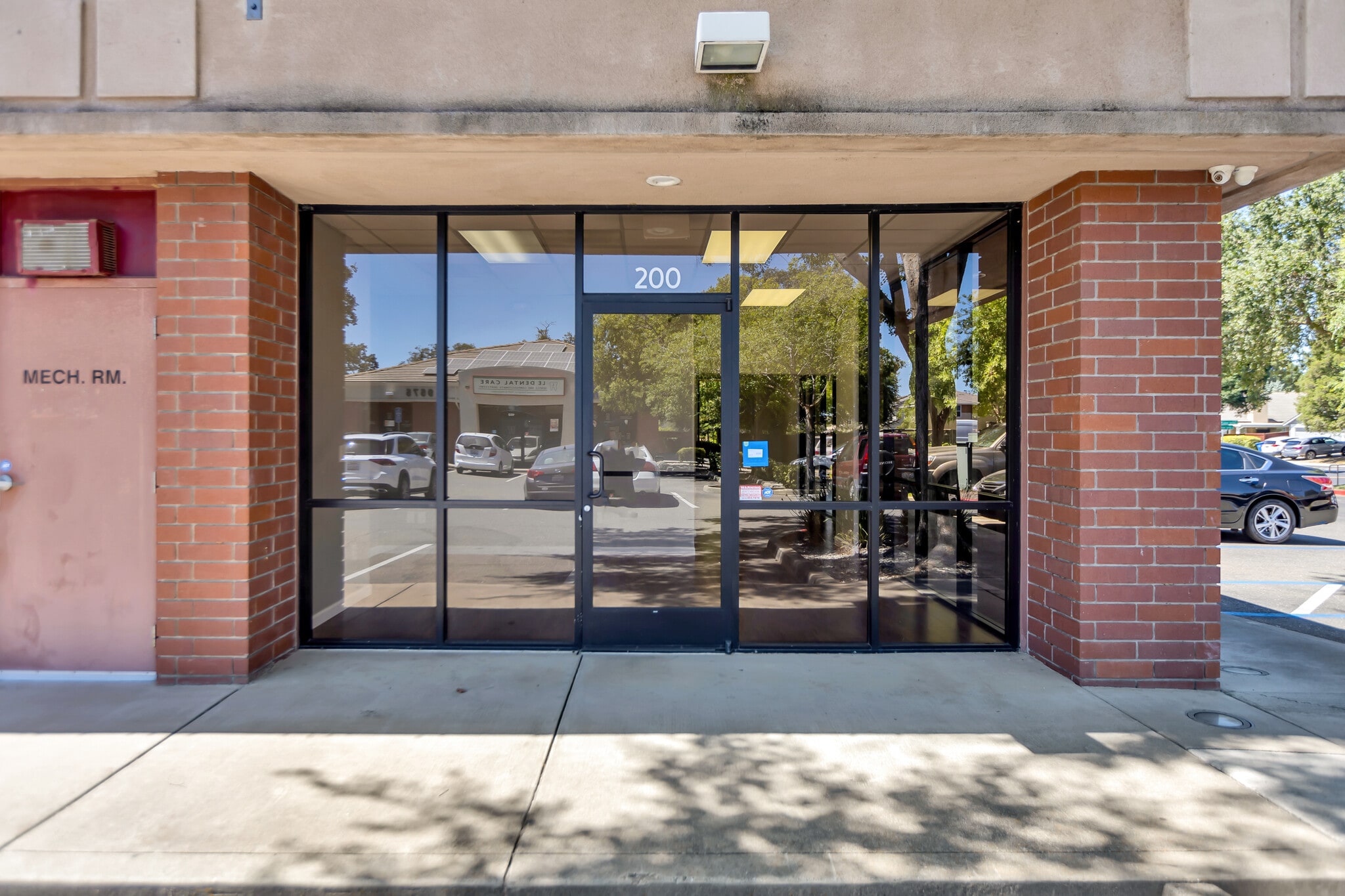 9571 Laguna Springs Dr, Elk Grove, CA for lease Building Photo- Image 1 of 19
