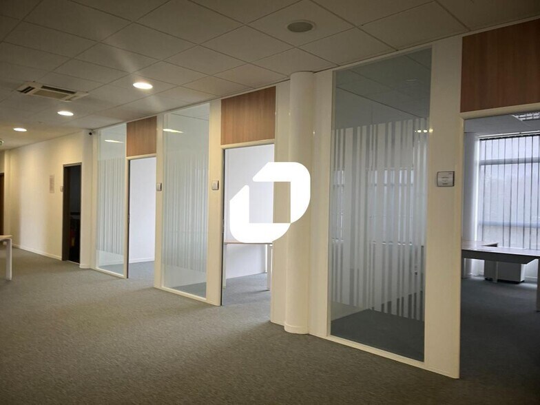Office in VILLENEUVE-D'ASCQ for lease - Interior Photo - Image 2 of 17