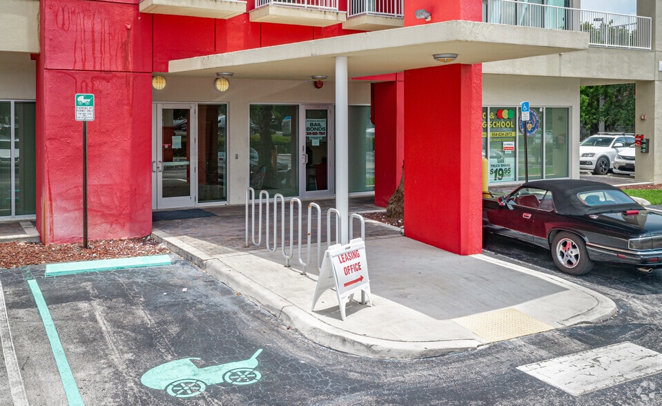 S NW 183 St, Hialeah, FL for sale - Building Photo - Image 3 of 8