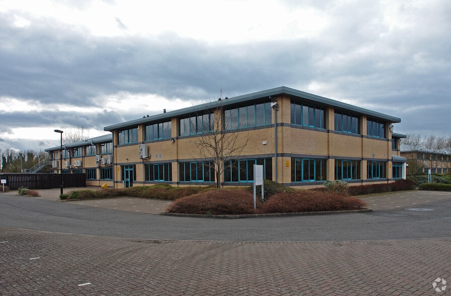 4-10 The Quadrant, Abingdon for lease - Building Photo - Image 2 of 7