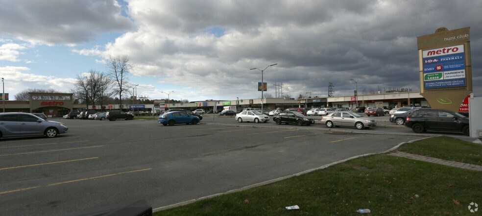 250 Greenbank Rd, Ottawa, ON à louer - Photo du bâtiment - Image 2 de 8