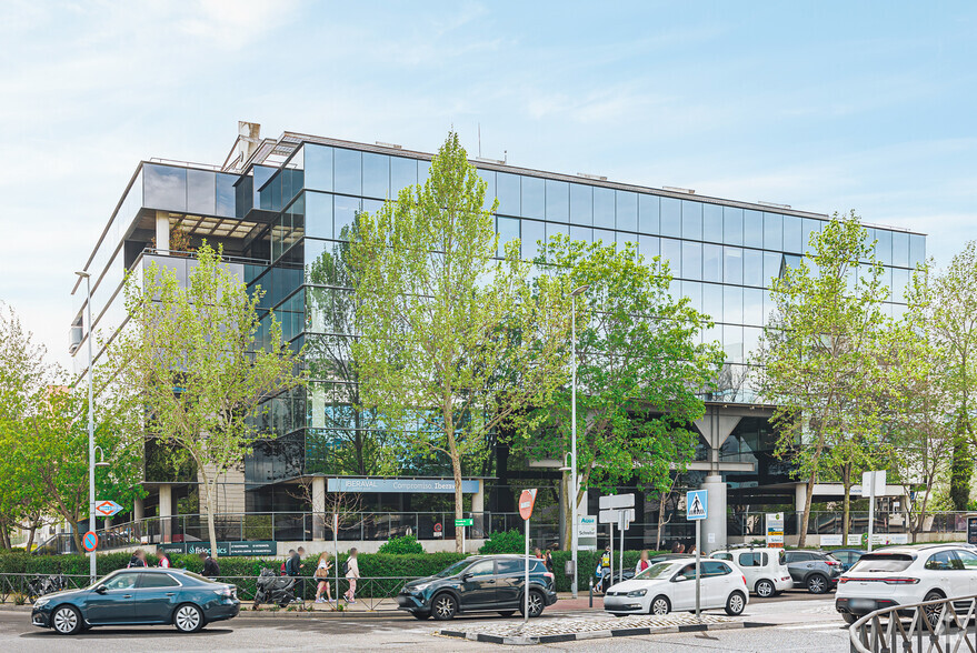 Avenida De Bruselas, 5, Alcobendas, Madrid for lease - Primary Photo - Image 1 of 3