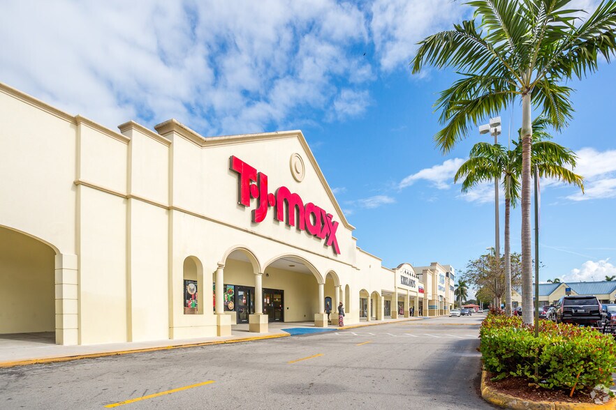 401-599 W 49th St, Hialeah, FL à louer - Photo du bâtiment - Image 2 de 7