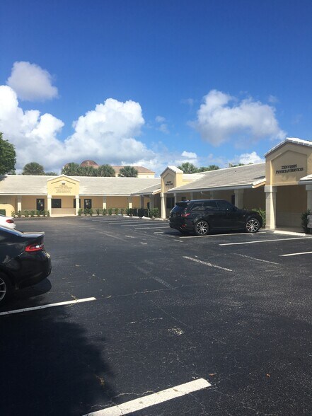 111 John F Kennedy Dr, Atlantis, FL à louer - Photo du bâtiment - Image 3 de 6