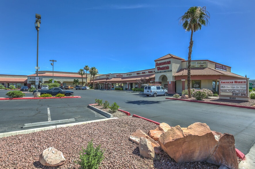 6390 W Sahara Ave, Las Vegas, NV à louer - Photo du bâtiment - Image 2 de 5