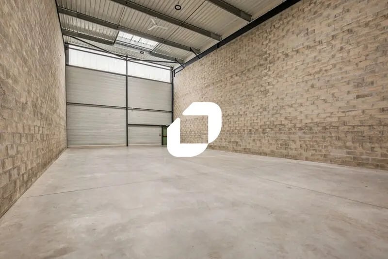 Flex in Stains for lease - Interior Photo - Image 2 of 31