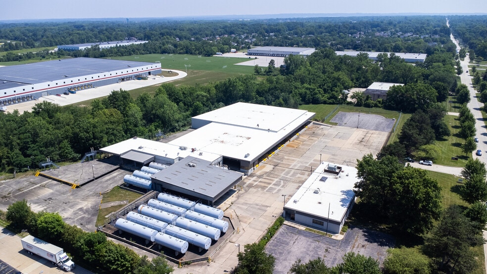 21600 Drake Rd, Strongsville, OH for lease - Building Photo - Image 3 of 19