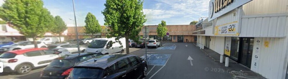 Retail in Puiseux-Pontoise for lease - Building Photo - Image 3 of 7