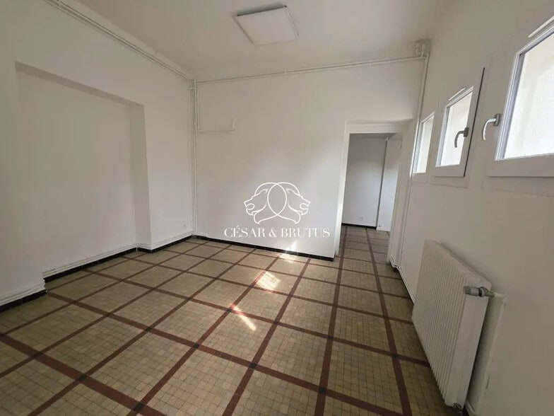 Office in Lyon for lease - Interior Photo - Image 2 of 6