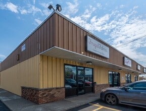 890-900 Ulster Ave, Kingston, NY à louer Photo intérieure- Image 1 de 20