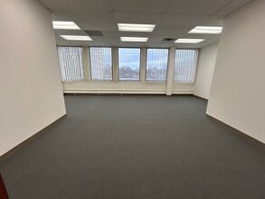 125 S Wilke Rd, Arlington Heights, IL à louer Photo intérieure- Image 1 de 3