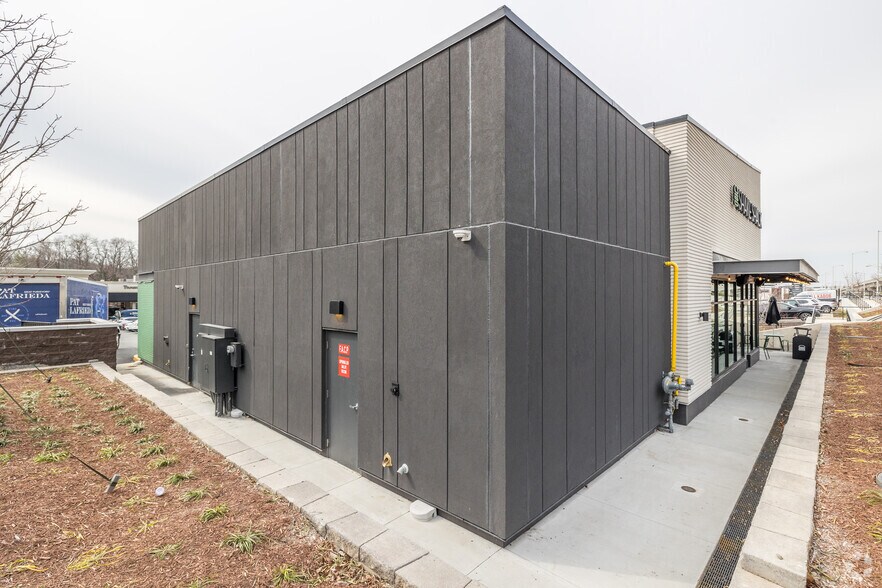 8361 Leesburg Pike, Vienna, VA à vendre - Photo du bâtiment - Image 3 de 5