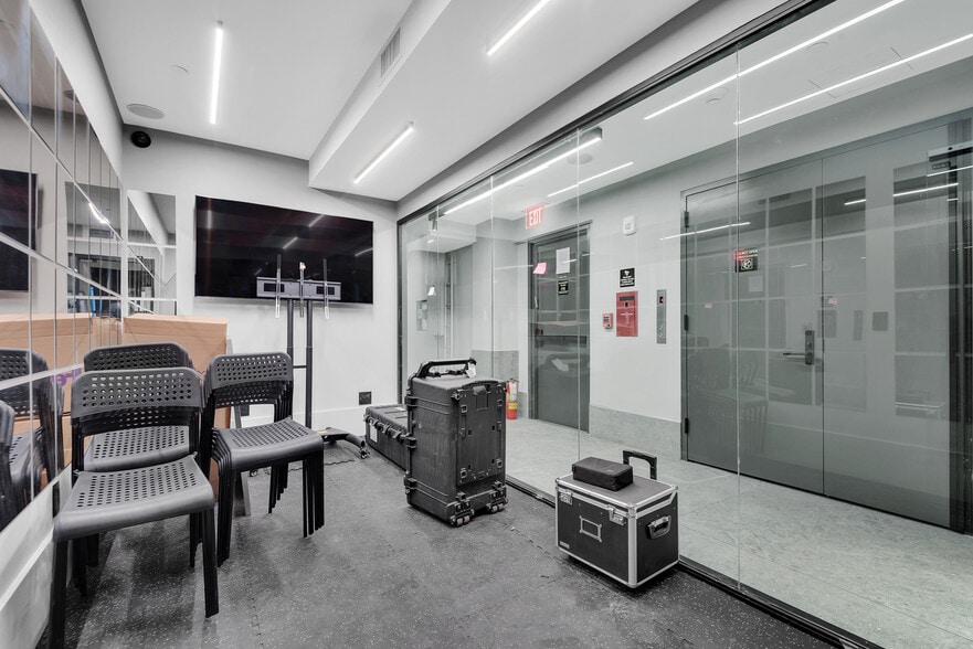 32 W 39th St, New York, NY for lease - Building Photo - Image 2 of 52