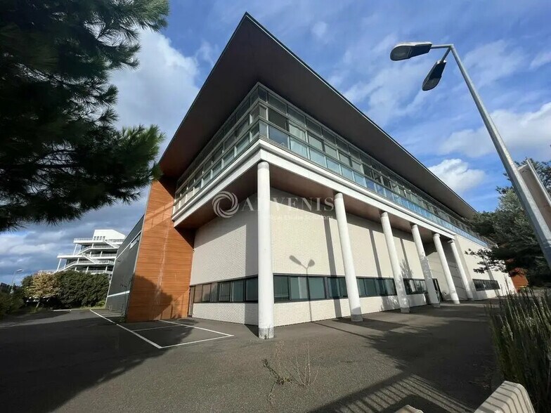 Industriel dans Romainville à louer - Photo du bâtiment - Image 1 de 11