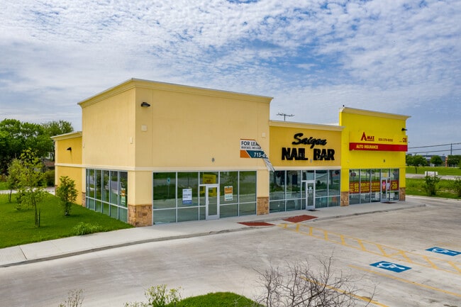 Plus de détails pour 1499 E Court St, Seguin, TX - Commerce de détail à louer