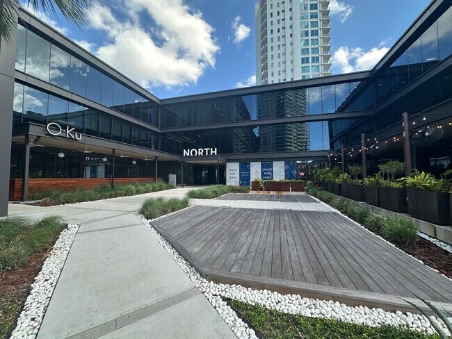 More details for 2907 W Bay to Bay Blvd, Tampa, FL - Retail for Lease