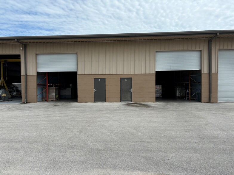 1911 Oakmont Ave, Tarpon Springs, FL for lease - Building Photo - Image 3 of 4