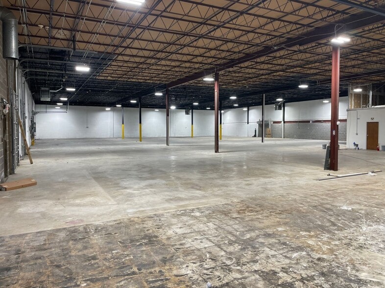 4450 Commerce Cir SW, Atlanta, GA for lease - Interior Photo - Image 3 of 9