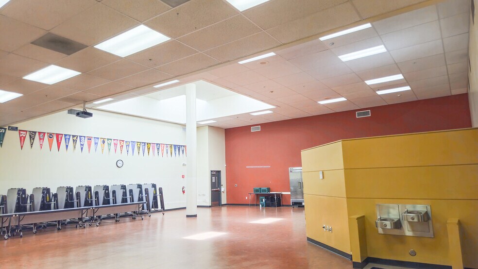 3750 Rosin Ct, Sacramento, CA à louer - Photo du bâtiment - Image 3 de 9