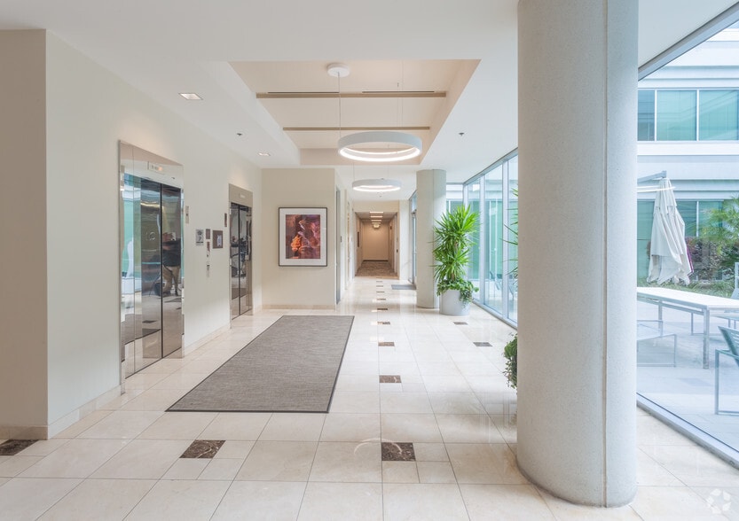 2105 S Bascom Ave, Campbell, CA à louer - Hall d’entrée - Image 2 de 29