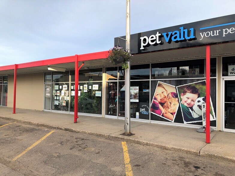 5015 50 St, Ponoka, AB à louer - Photo du bâtiment - Image 3 de 4