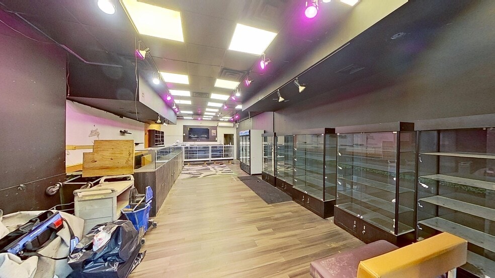 390 Eighth Ave, New York, NY for lease - Building Photo - Image 3 of 9