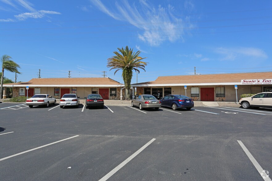 8010-8056 Old County Road 54, New Port Richey, FL for lease - Building Photo - Image 2 of 10