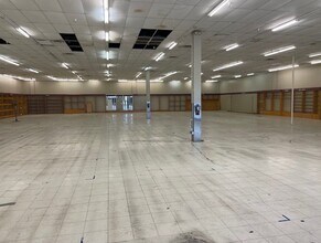 2000 N Neil St, Champaign, IL à louer Photo intérieure- Image 1 de 2