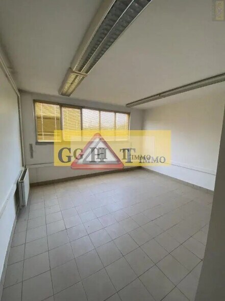 Office in Saint-Maur-des-Fossés for lease - Interior Photo - Image 3 of 5