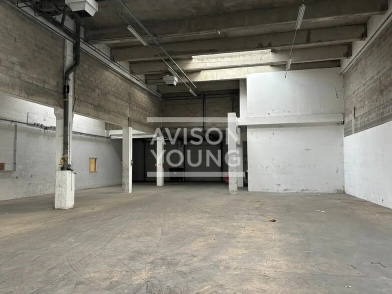 Flex in Aulnay-sous-Bois for lease - Interior Photo - Image 2 of 9