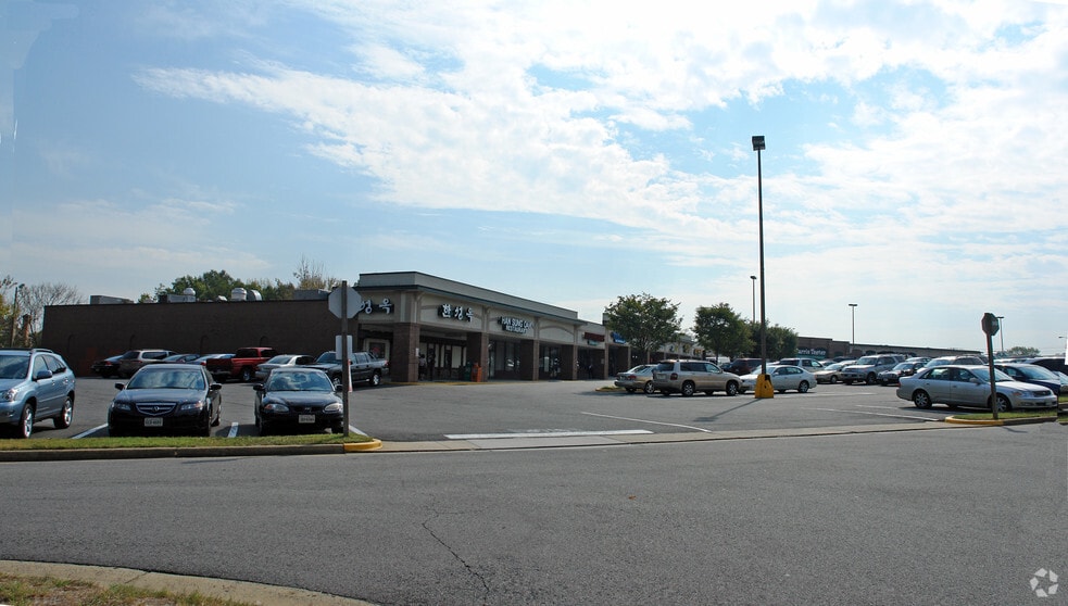 6341-6365 Columbia Pike, Falls Church, VA à louer - Photo du bâtiment - Image 2 de 4