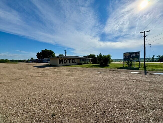 More details for 736 3rd Ave., Lake Andes, SD - Multifamily for Sale