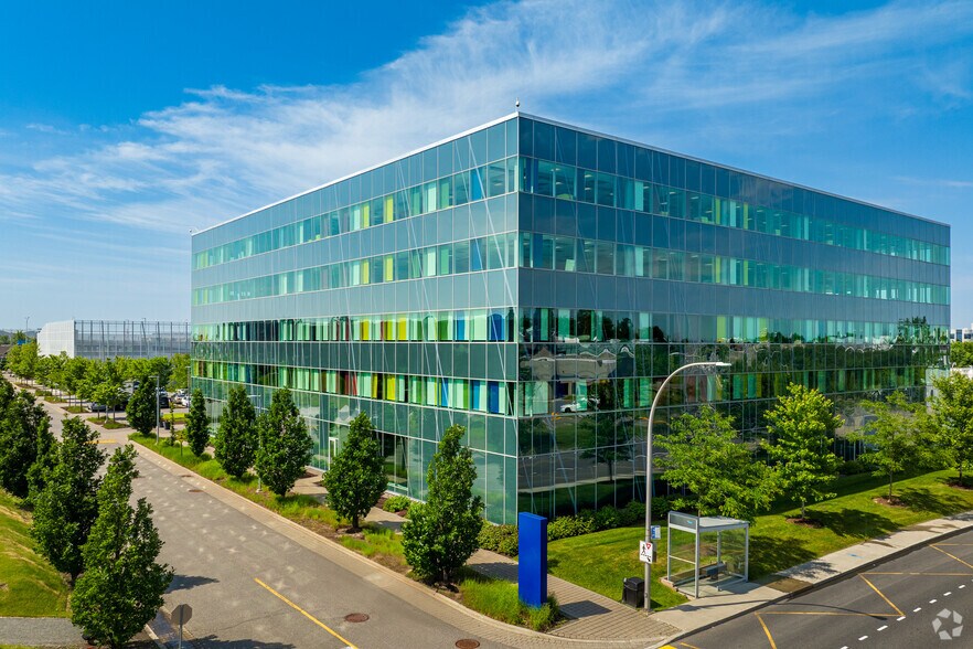 8275 Rte Transcanadienne, Saint-Laurent, QC à louer - Photo du bâtiment - Image 3 de 24