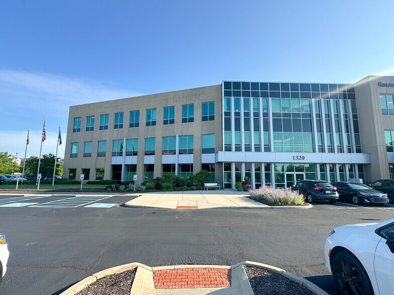 1320 City Center Dr, Carmel, IN à louer - Photo principale - Image 2 de 27