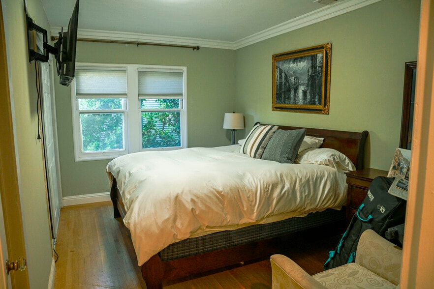 3 Property Portfolio Sale portfolio of 1 properties for sale on LoopNet.ca - Interior Photo - Image 3 of 41
