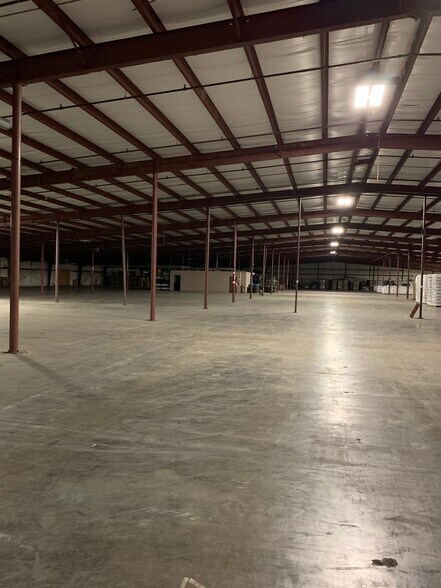 1930 N Jackson St, Athens, TN à louer - Photo intérieure - Image 2 de 9