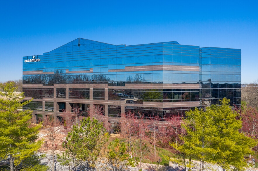 530 Maryville Centre Dr, Saint Louis, MO for lease - Building Photo - Image 2 of 11