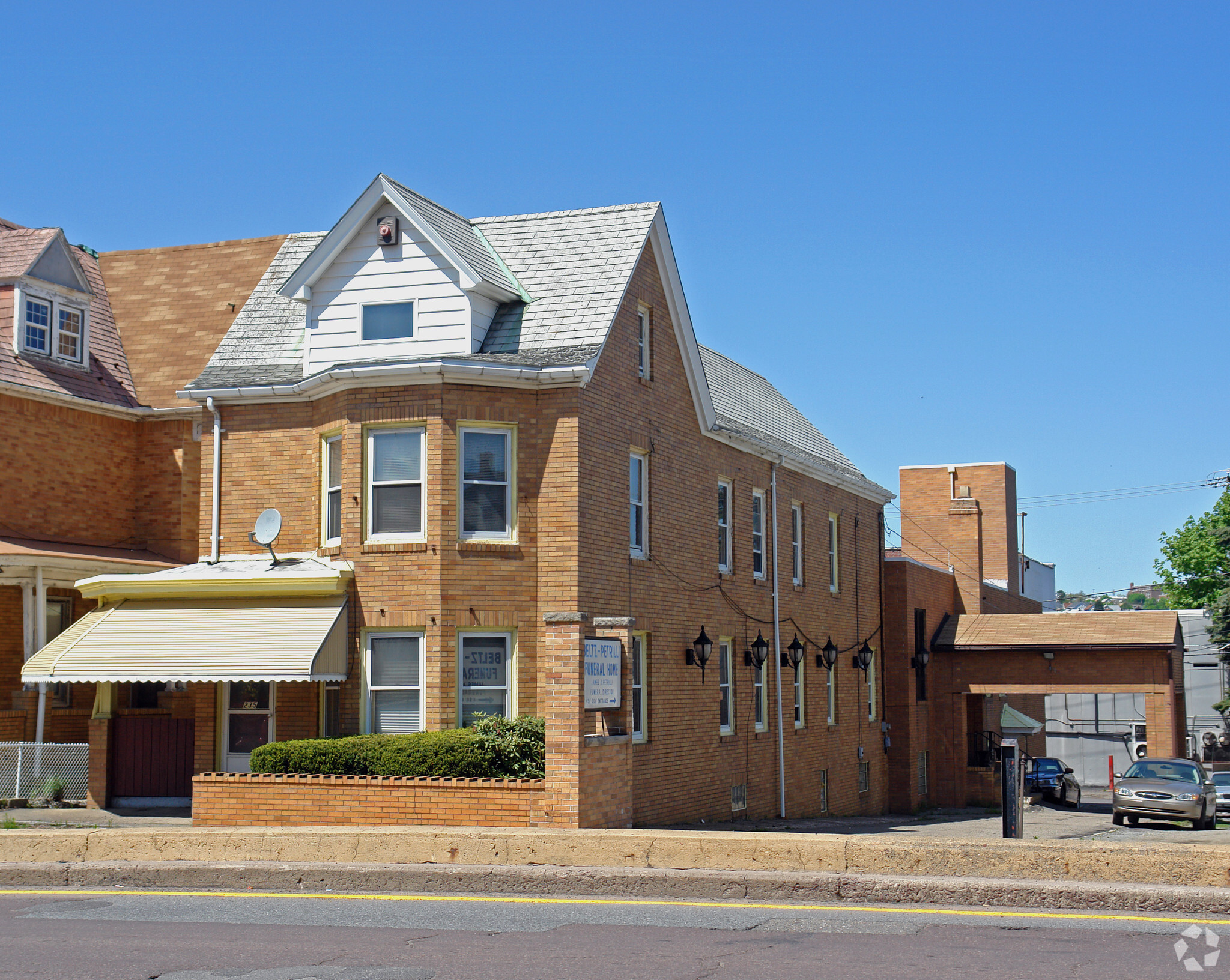 235 E Broad St, Hazleton, PA for sale Primary Photo- Image 1 of 1