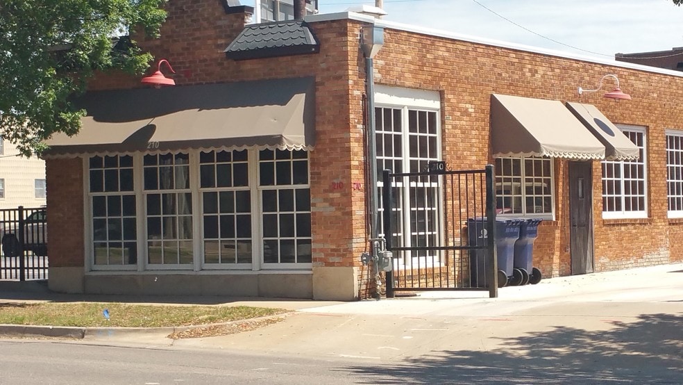 210 NW 10th St, Oklahoma City, OK for lease - Primary Photo - Image 1 of 8