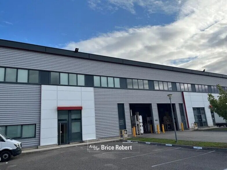 Bureau dans Meyzieu à louer - Photo du bâtiment - Image 2 de 6