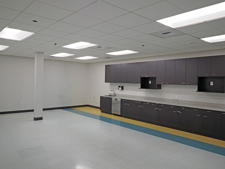 600 Naches Ave SW, Renton, WA à vendre - Photo du bâtiment - Image 3 de 14